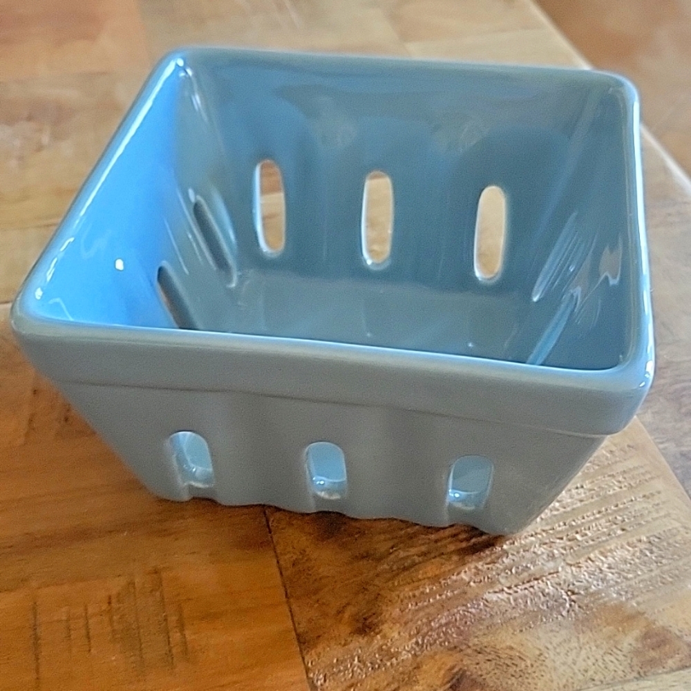 Berry keeper basket